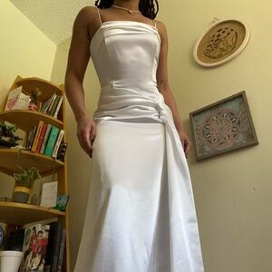 vintage white gown 🕊️